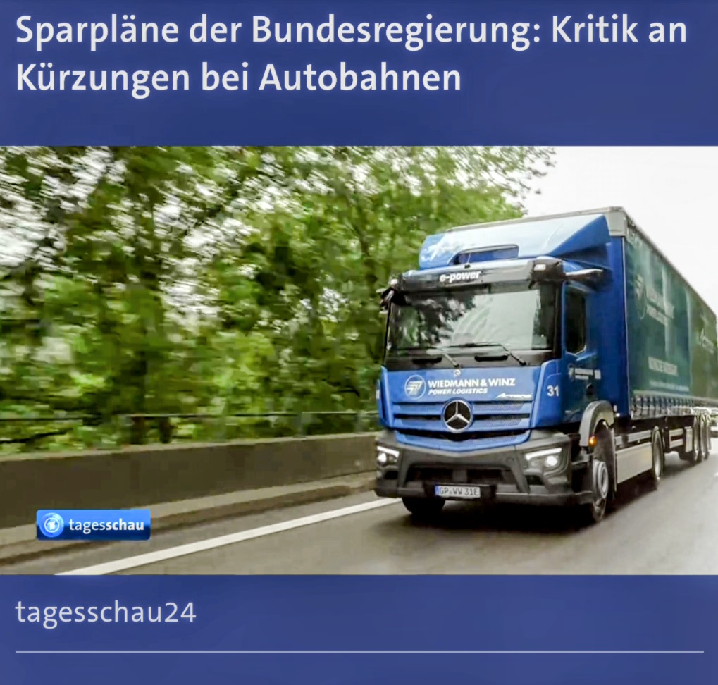 Ein Screenshot von einem tagesschau24-Beitrag auf dem ein blauer LKW zu sehen ist.